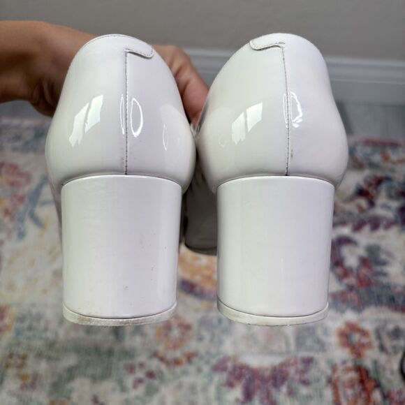 Chanel Patent Mary Jane CC Bow Pumps - Picture 14 of 16